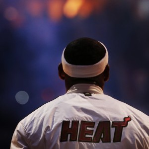 kaiyun官方-绿茵王者归来！梅西回归赛场首战状态爆棚，利物浦观众沸腾见证传奇，梅西王者归来！首秀轰世界波+造三球，利物浦主场观众起立鼓掌