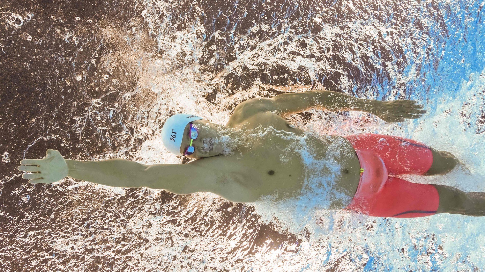 惊险美学与极限挑战，纳达尔的汗水与中国队的群山，极限汗水，中国群山，纳达尔的挑战美学